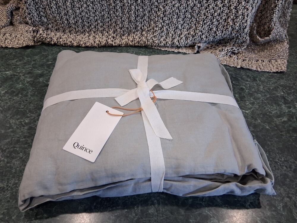 NWT QUINCE EUROPEAN LINEN FITTED SHEET SET 3 PIECE MIST CAL KING MSRP $ 154